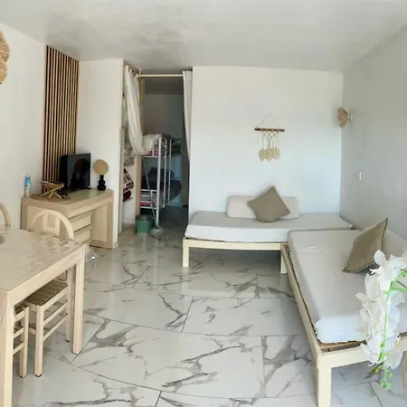 En Front De Apartament