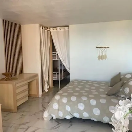 En Front De Appartamento Sète