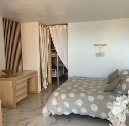 En Front De Appartement Sète