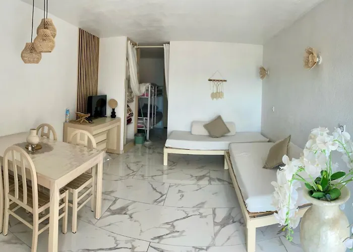 En Front De Appartement